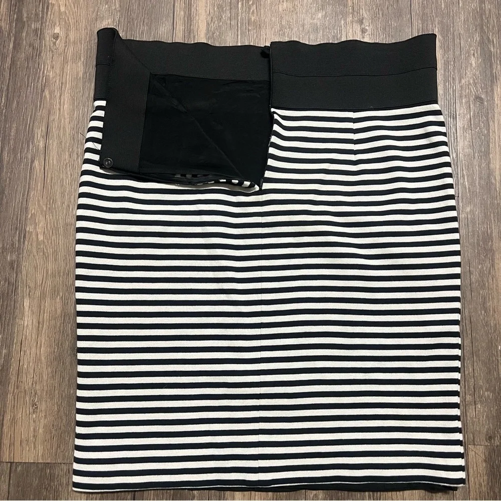 Akris Punto Knee Vtg Knee Length Black White striped Pencil Skirt Stretch Y2K 14 - Picture 7 of 11